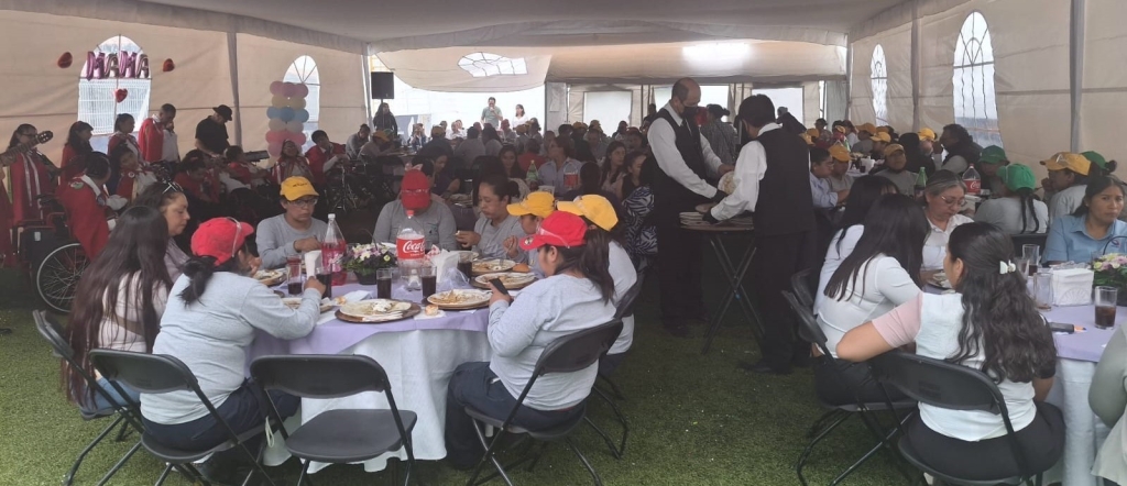 ¡Celebramos a las madres en Moldex!